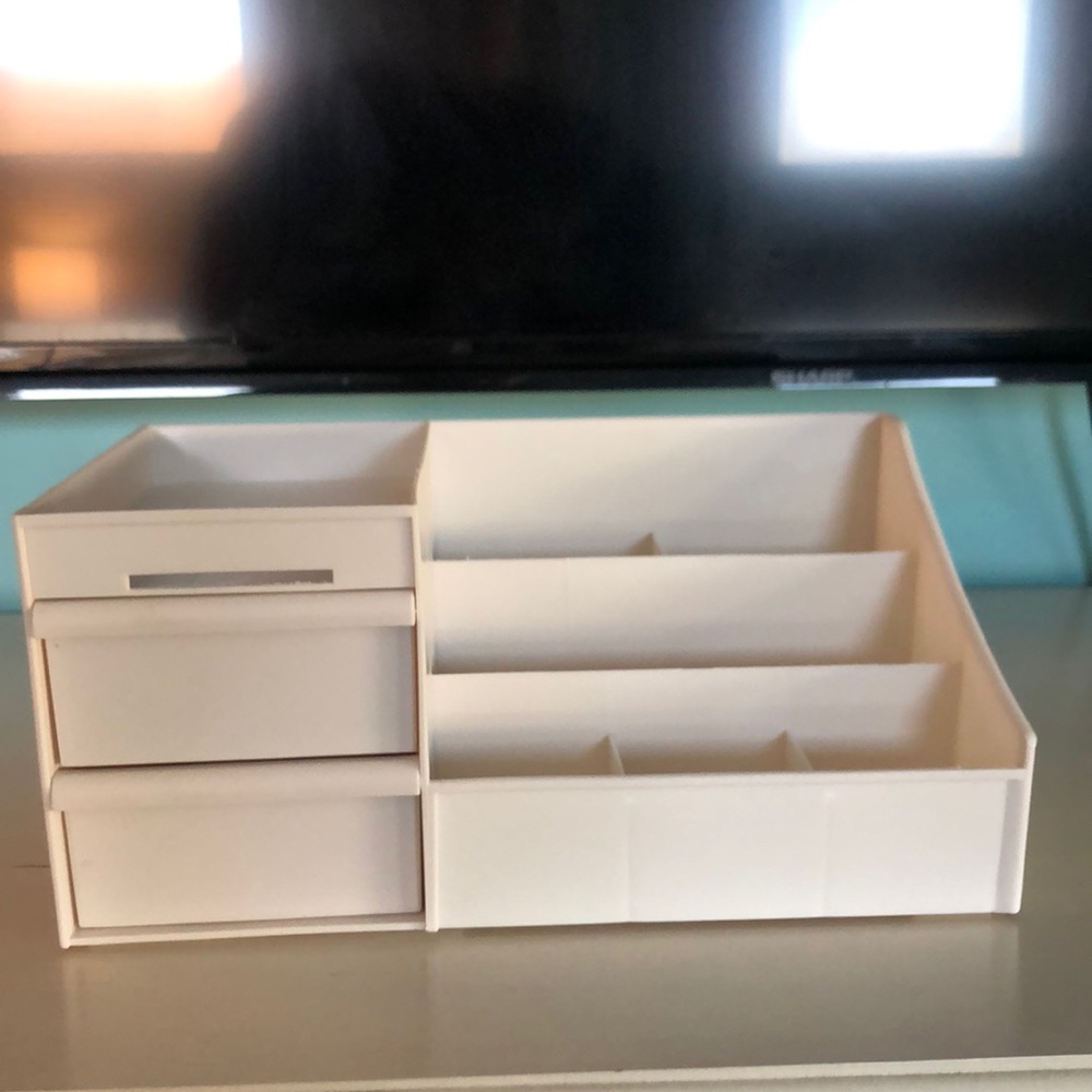 White organizer